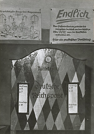 Hugo Friedrich Engel, Karl Valentin, Karl Valentin, Briefkasten, Panoptikum, Foto vermutlich 1939