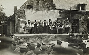 S'Münchner Platzl im Felde, Bühnenszene, um 1916/17