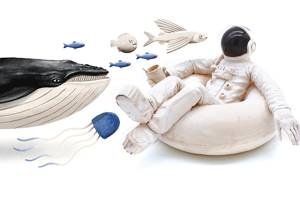 Ein Wal und ein Astronat im Schwimmreifen umgeben von Fischen