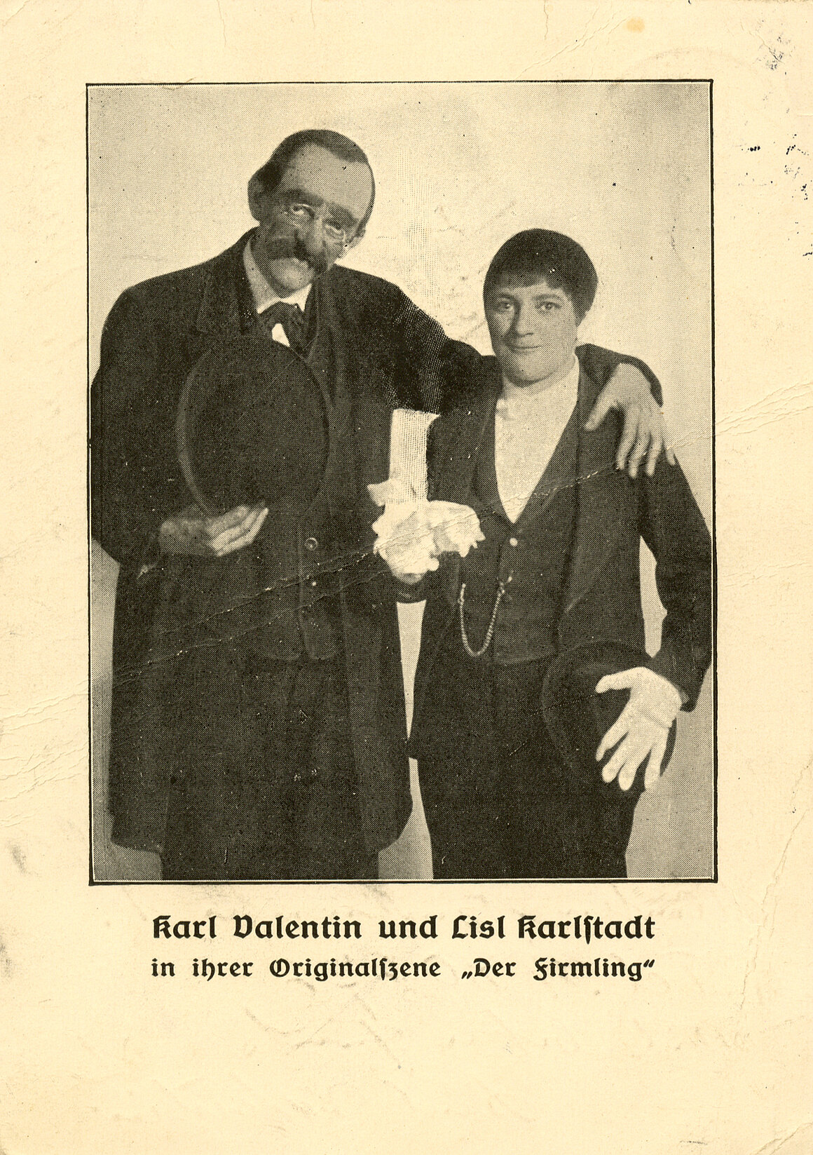 Postkarte Karl Valentin und Liesl Karlstadt in ihrer Szene Der Firmling, 1929
