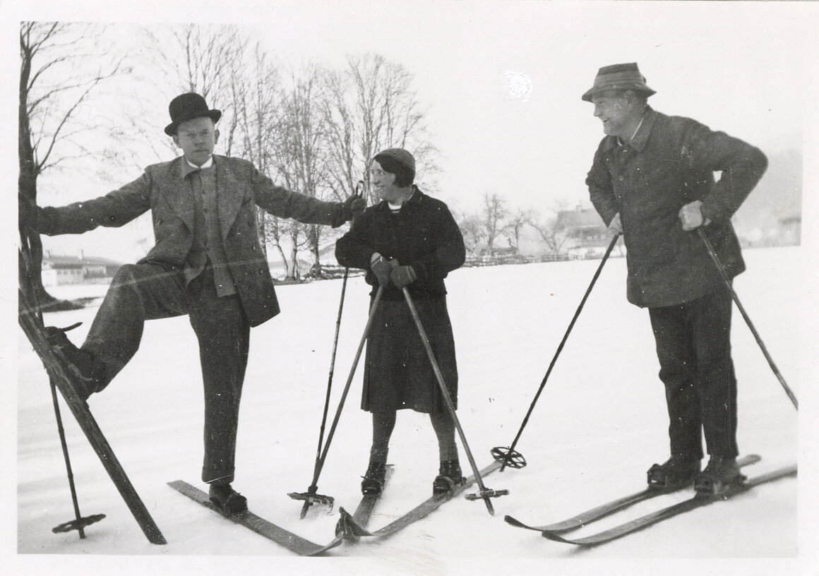 Karl Valentin, Liesl Karlstadt, Karl Valentin und Liesl Karlstadt beim Skifahren in Geitau, 1930er Jahre