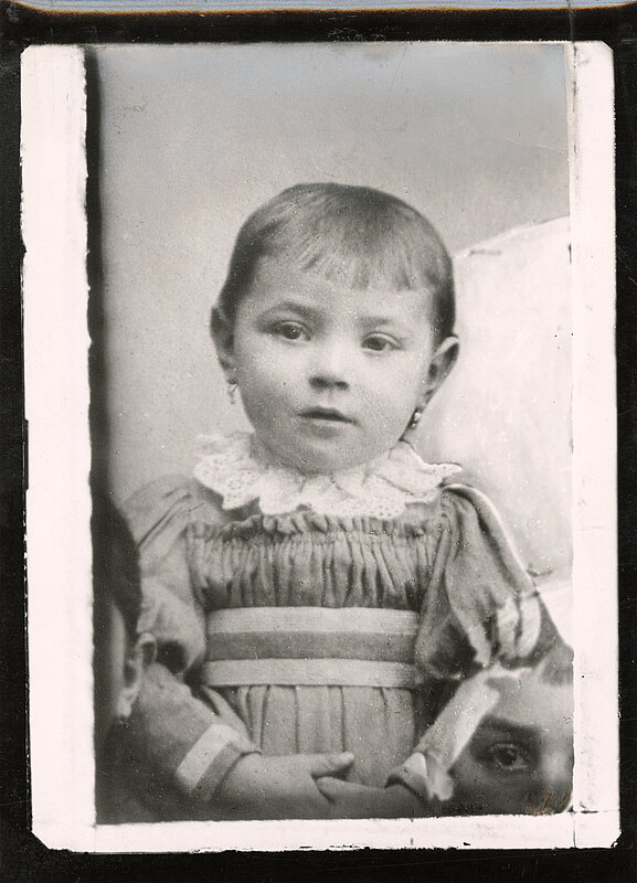 Liesl Karlstadt als Kind