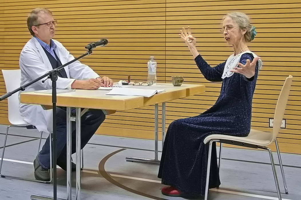 Theaterszene aus dem Stück Liesl Karlstadt und die Melancholie