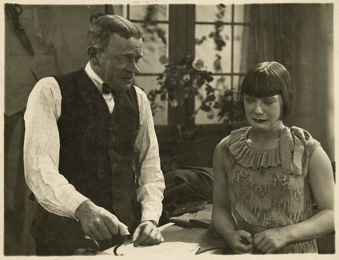 Karl Valentin und Truus van Aalten im Film Der Sonderling, 1929