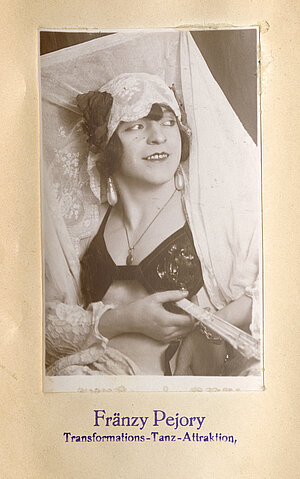 Fränzy Pejory, Travestiekünstlerin, 1926