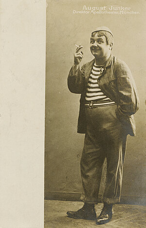 August Junker als Kare mit Zigarette, um 1905