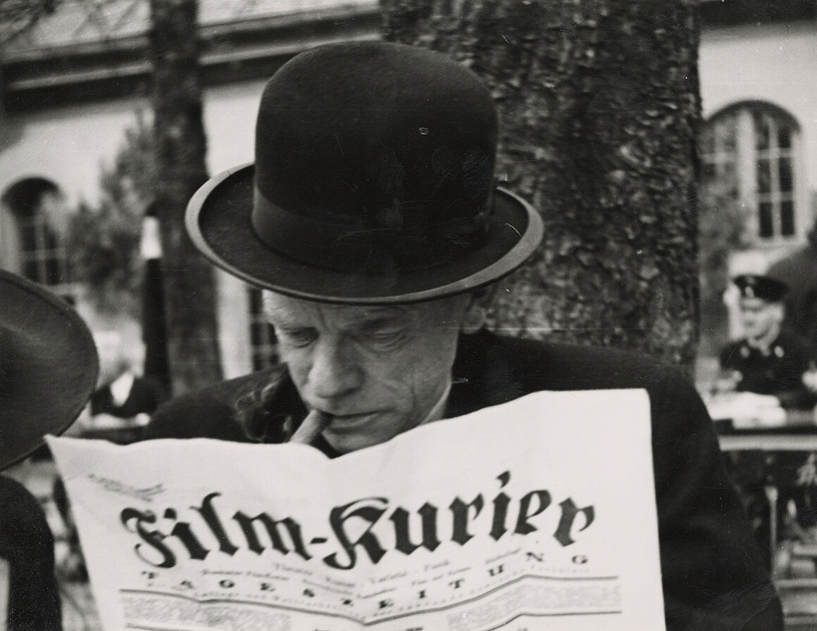 Karl Valentin, Karl Kurt Wolter, Karl Valentin liest Film-Kurier, 1938