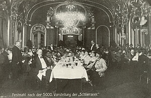 Festmahl nach der 5000. Vorstellung des Schlierseer Bauerntheaters im Silbersaal des Deutschen Theater, 1910
