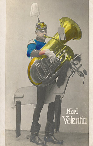 Karl Valentin als "schönster Mann der Kavallerie", um 1911