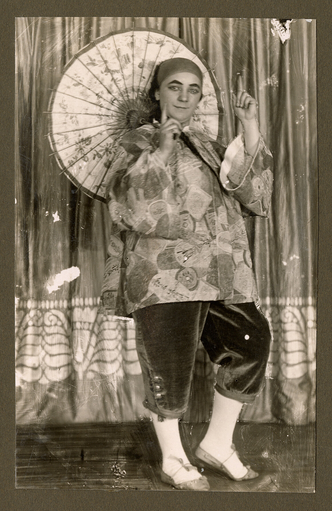 Liesl Karlstadt als Chinese, ca. 1915