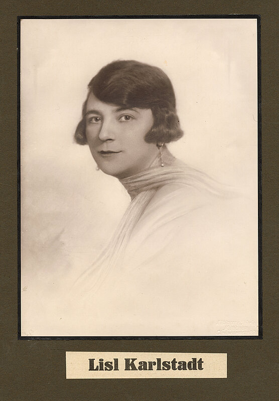 Liesl Karlstadt, Porträt, Atelieraufnahme, um 1925
