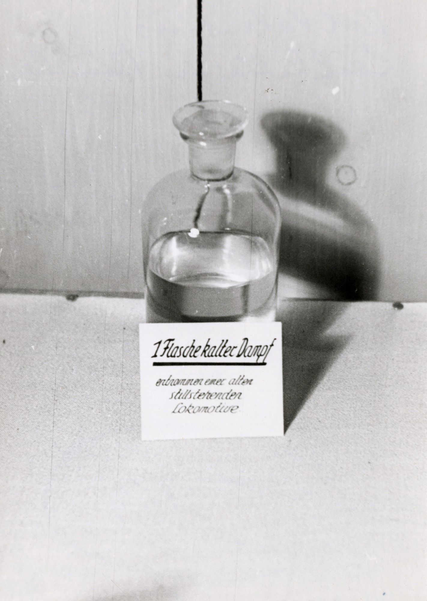Hugo Friedrich Engel, Karl Valentin, Karl Valentin, eine Flasche kalter Dampf, Panoptikum, Foto vermutlich nach 1939